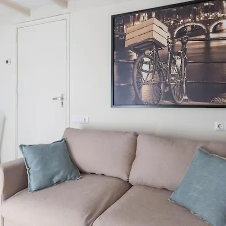 Front In Near Centre And Tue Appartamento